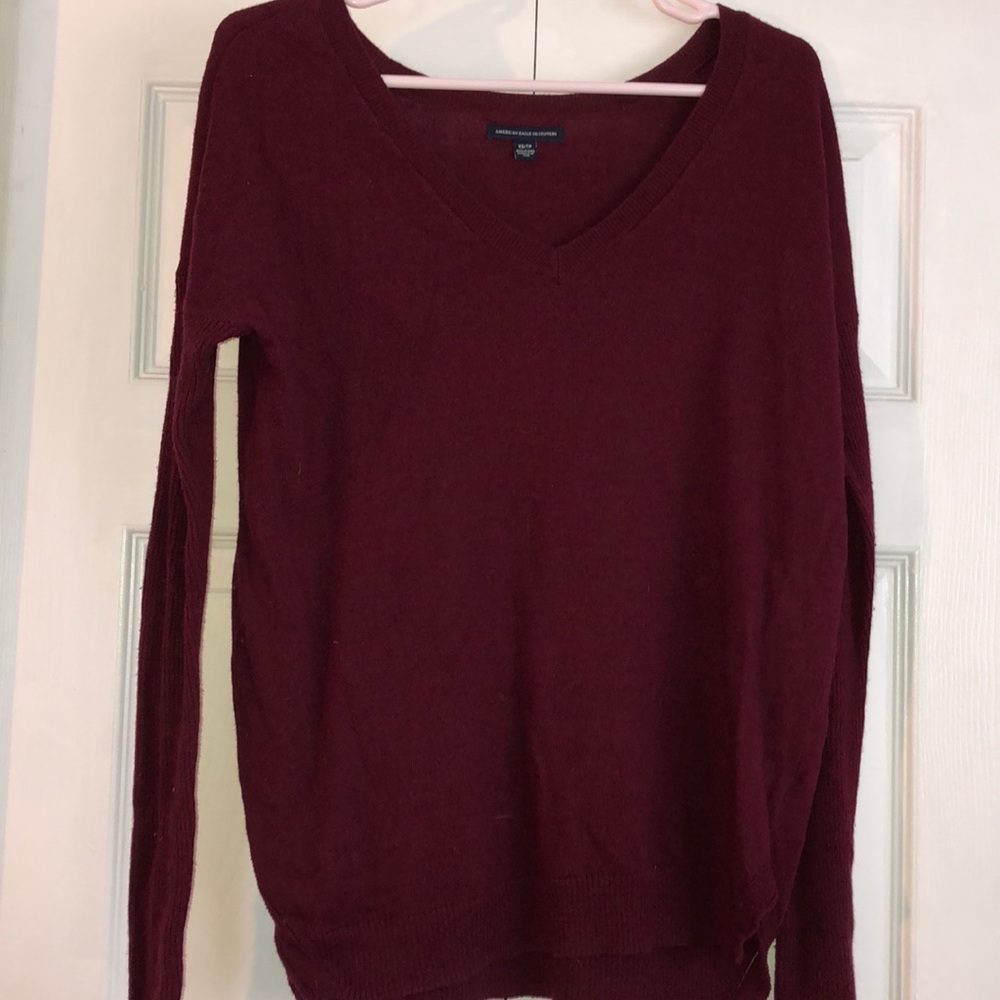 Maroon V-neck sweater AE